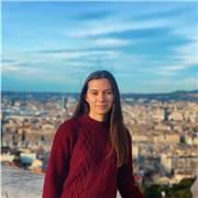 Étudiante en deuxième année de médecine diplômée du BAFA propose du soutien scolaire en maths, physique ou anglais principalement pour les collégiens. J'ai déjà pratiqué l'aide aux devoirs pour différents niveaux. J'ai participé à de nombreux échanges lin